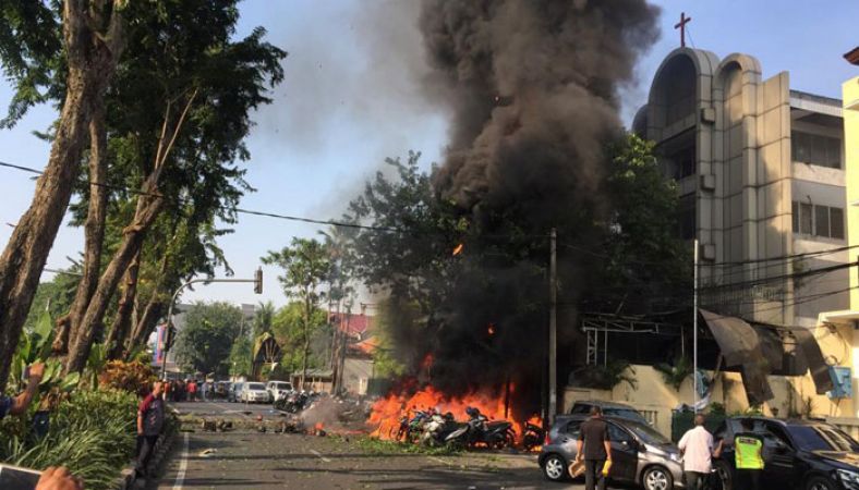 इंडोनेशिया आत्मघाती हमलों में 11 की मौत हुई