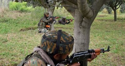 जम्मू कश्मीर में दो आतंकी ढेर, मुठभेड़ अब भी जारी