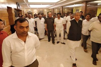 कर्नाटक में राजनीतिक घटनाक्रम तेज ,कांग्रेस-जेडीएस की बैठक