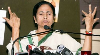 राज्यपाल को लोकतांत्रिक व्यवस्था का सम्मान करना चाहिए: ममता बनर्जी