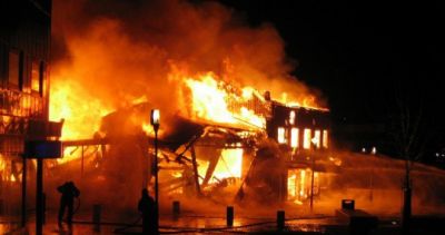 पटना : अचानक लगी झोपड़ी में आग, सिलेंडर फटने से एक की मौत