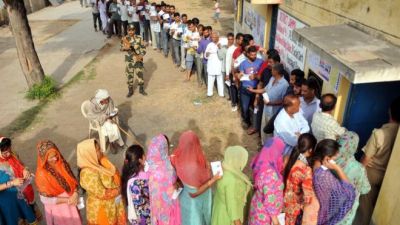 म.प्र : प्रदेश की आठ संसदीय सीटों पर जारी है मतदान, मॉकपोल के दौरान बदलीं गई 260 वीवीपैट मशीनें
