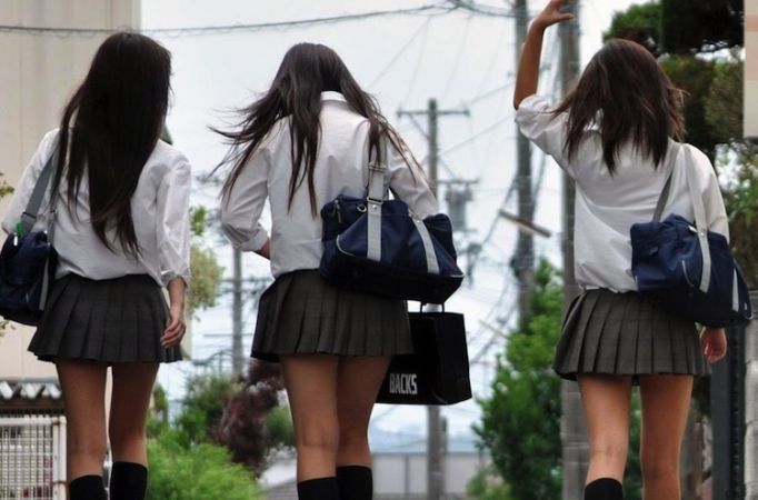 जापान में हाई स्कूल की लड़कियां पैसो के बदले SEX पर करती है डेटिंग ख़त्म