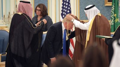 मुस्लिम राष्ट्र सऊदी अरब पहुंचे अमेरिका के राष्ट्रपति ट्रंप, हुए 350 अरब डाॅलर के करार
