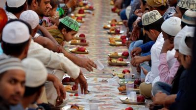 पाकिस्तान में सिख दुकानदार रोजदारों को दे रहे छूट, समाज में फैला रहे एकता का सन्देश