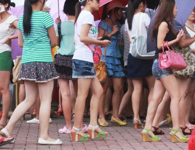 मिनी स्कर्ट को लेकर चीनी यूनिवर्सिटी का बड़ा ऐलान
