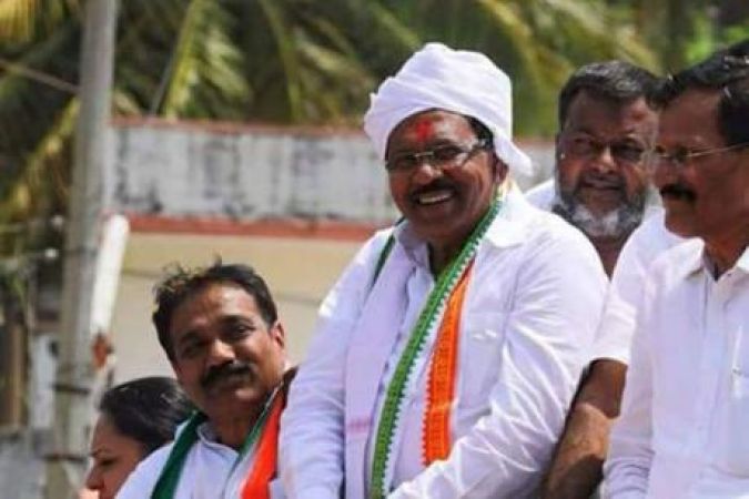 कर्नाटक: उप मुख्यमंत्री और 22 मंत्री कांग्रेस के