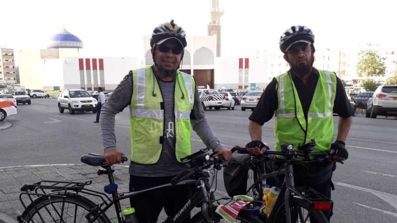 दो भारतीय साइकिल से मक्का के लिए रवाना, रोजे में भी जारी रहा सफर