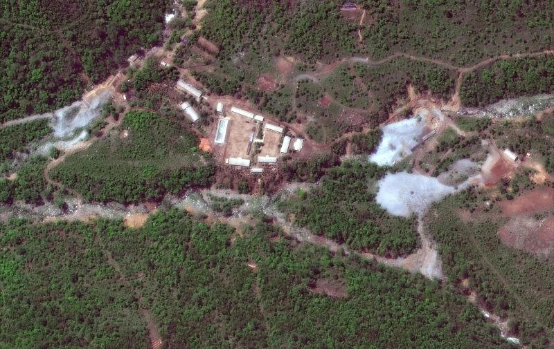 उत्तर कोरिया ने परमाणु परीक्षण सुरंगों  को किया नष्ट