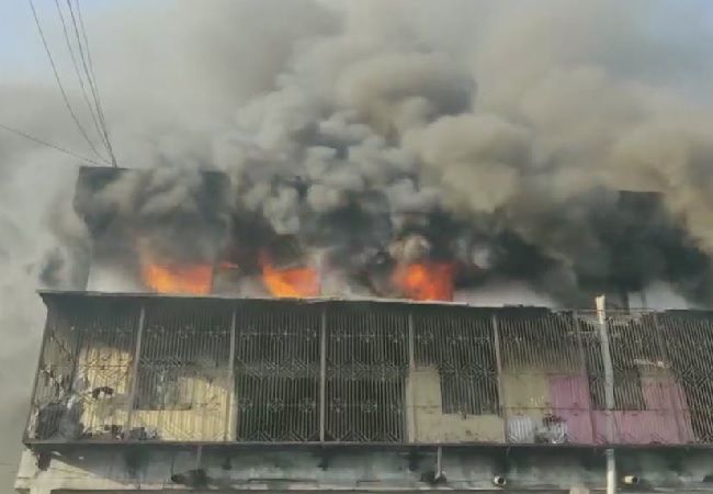 सूरत के बाद अब कानपूर के होटल की पांच मंजिला इमारत में लगी भीषण आग