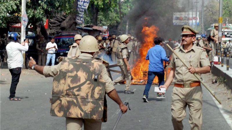 सहारनपुर हिंसा पर योगी सरकार का एक्शन, मोबाइल इंटरनेट और मैसेज पर रोक, DM और SSP सस्पेंड