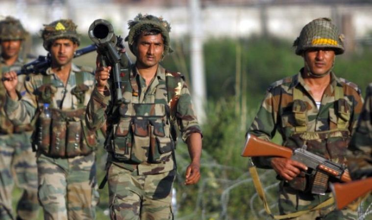 भारत को दहलाने की बड़ी साजिश, घुसपैठ की फिराक में 150 आतंकी, सेना अलर्ट