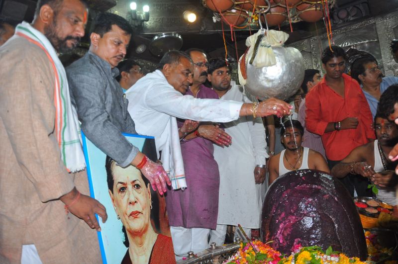 सोनिया गांधी के स्वास्थ्य लाभ के लिए किया रूद्राभिषेक एवं महामृत्यंजय जाप