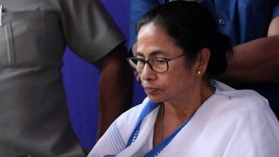 बंगाल में ममता बनर्जी को झटके पर झटके, एक-एक कर साथ छोड़ रहे विधायक-पार्षद