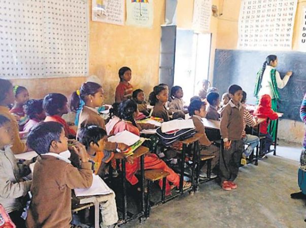 मध्य प्रदेश :  अध्यापकों का शिक्षा विभाग में संविलियन