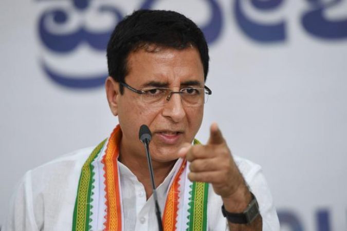 Loot bank money and run is the policy of the government: Randeep Surjewala
