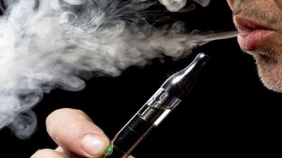 देश में धड़ल्ले से बिक रही ई-सिगरेट, अवैध होने पर भी कोई कार्यवाही नहीं