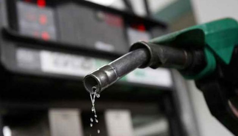 पेट्रोल-डीजल के दाम कम करने का मजाक करती सरकार