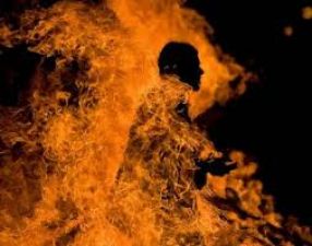 पश्चिम बंगाल: राज्य सचिवालय पहुंचा युवक और लगा ली खुद को आग, 95 प्रतिशत झुलसा