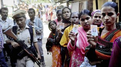कर्नाटक उपचुनाव: वोटिंग जारी, पूर्व सीएम के बेटे मैदान में