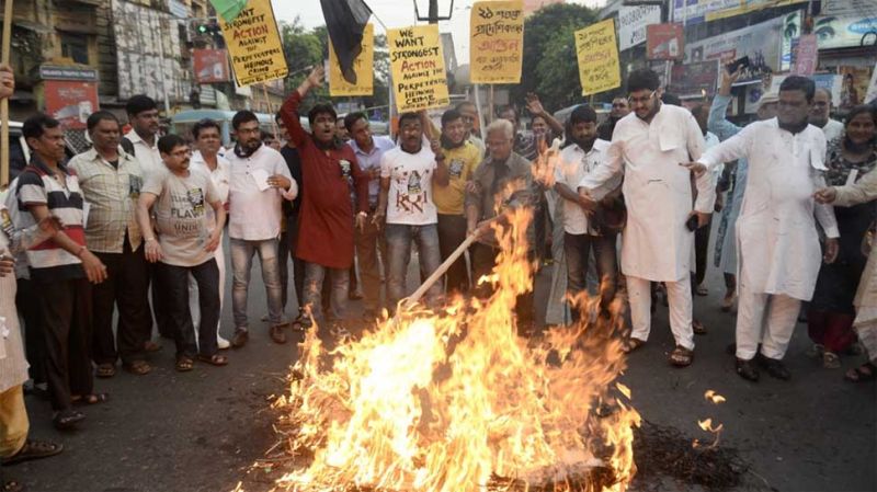 असम: बंद के दौरान भड़की थी हिंसा, 700 प्रदर्शनकारी हिरासत में