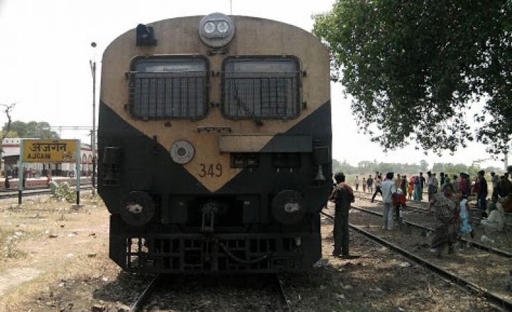 लखनऊ-कानपुर के बीच 28 ट्रेनें हुई रद्द