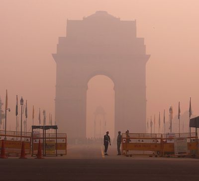 जहरीले धुएं से दिल्ली हुई बेहाल