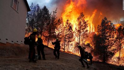 इतिहास की सबसे भीषण आग में घिरा कैलिफोर्निया का जंगल. अब तक 23 लोगों की मौत
