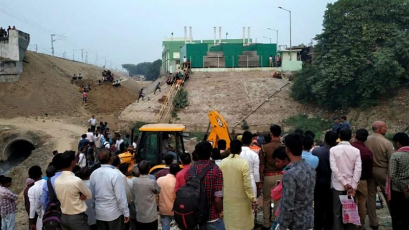 वाराणसी: पीएम मोदी के उद्घाटन समारोह से पहले चौकाघाट पंपिंग स्‍टेशन पर बड़ा हादसा, दो की मौत