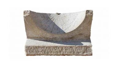 खुदाई में मिली 2 हजार साल पुरानी सूर्य घड़ी