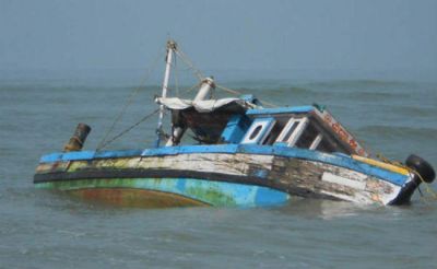 क्षमता से अधिक सवारी के चलते नौका पलटी ,16 पर्यटकों की मौत