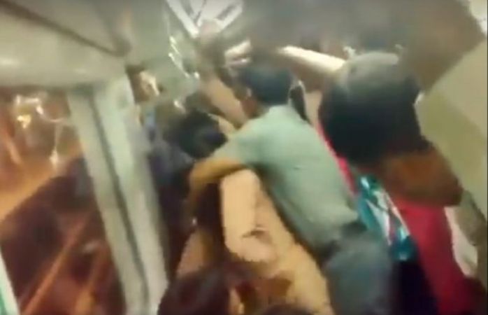 दिल्ली- मेट्रो में हुए झगड़े का वीडियो हुआ वायरल