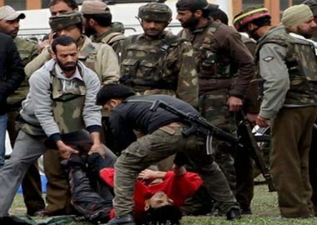 श्रीनगर में पुलिस जाँच टीम पर आतंकी हमला
