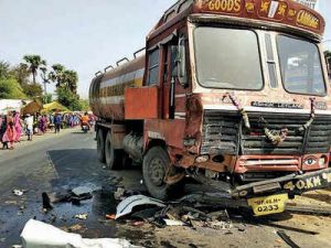 गुजरात: सड़क दुर्घटना में हुई एक ही परिवार के 6 लोगों की मौत