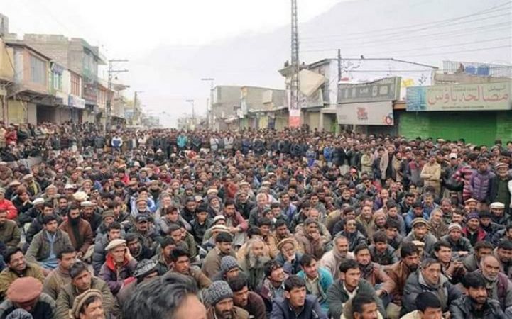 गुलाम कश्मीर के लोगों का टैक्स को लेकर पाक का विरोध जारी