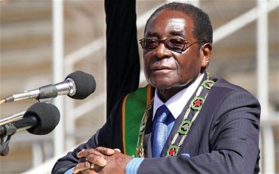 ज़िम्बाब्वे में सेना के समर्थन में सड़क पर उतरे लोग