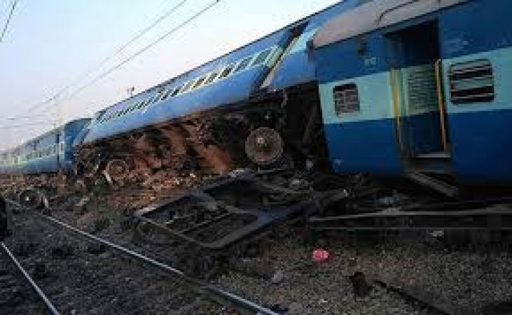 उत्तर प्रदेश में भीषण ट्रेन दुर्घटना टली,  6 डिब्बे पटरी से उतरे