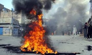 पाकिस्तान में प्रदर्शनकारियों पर हुई कार्रवाई, सैकड़ों लोग घायल