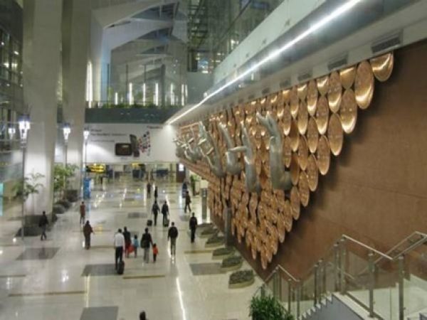अब से दिल्ली, मुंबई एयरपोर्ट पर यात्रियों को नहीं हटाना होंगे लैपटॉप, लिक्विड बॉटल्स