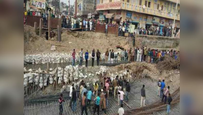सहारनपुर में ढहा निर्माणाधीन पुल, दो मजदुर दबकर मरे कई घायल