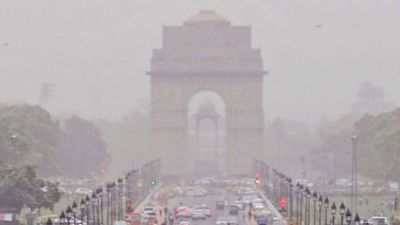 मंगलवार को दिल्ली में सुधरा हवा का स्तर, धुंध से ढंका पूरा शहर