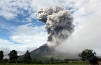 इंडोनेशिया में सक्रिय हुआ ज्वालामुखी