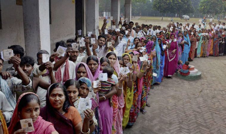मध्यप्रदेश चुनाव: 2 बजे तक 35 प्रतिशत डल चुके वोट, चुनाव आयोग ने दिए दोबारा मतदान के संकेत