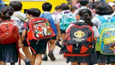 दिल्ली: सरकार ने जारी किया सर्कुलर, बच्चों के कंधों से स्कूल बैग का भार होगा कम