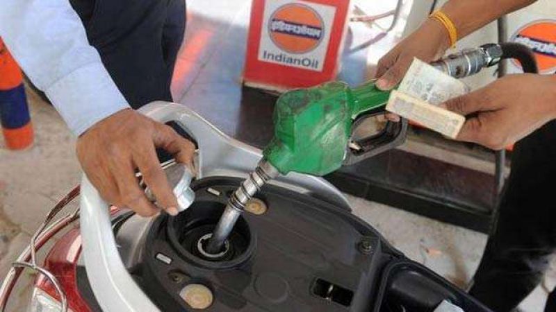 पेट्रोल—डीजल के बढ़ते दामों में सरकार ने दी थोड़ी राहत