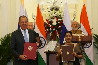 भारत और रूस ने रेलवे, अंतरिक्ष, परमाणु सहित 8 समझौतों पर किए हस्ताक्षर