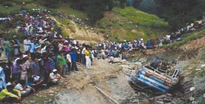 जम्मू-कश्मीर बस हादसा : मृतकों की संख्या हुई 22, दर्जनों घायल