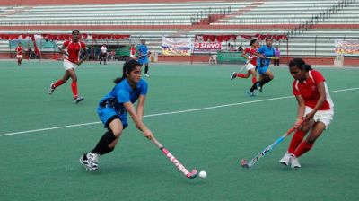 जम्मू कश्मीर में अब हॉकी खेलेंगी लड़कियां, स्थानीय प्रशासन दे रहा प्रशिक्षण