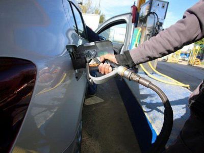 आज थमी पेट्रोल की कीमतें, डीजल में बढ़ोतरी जारी