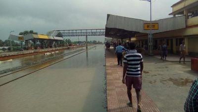 पानी - पानी हुआ स्टेशन, कई ट्रेनें प्रभावित